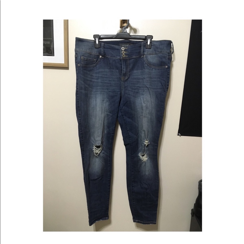 Torrid Premium Jegging Distressed Size 18